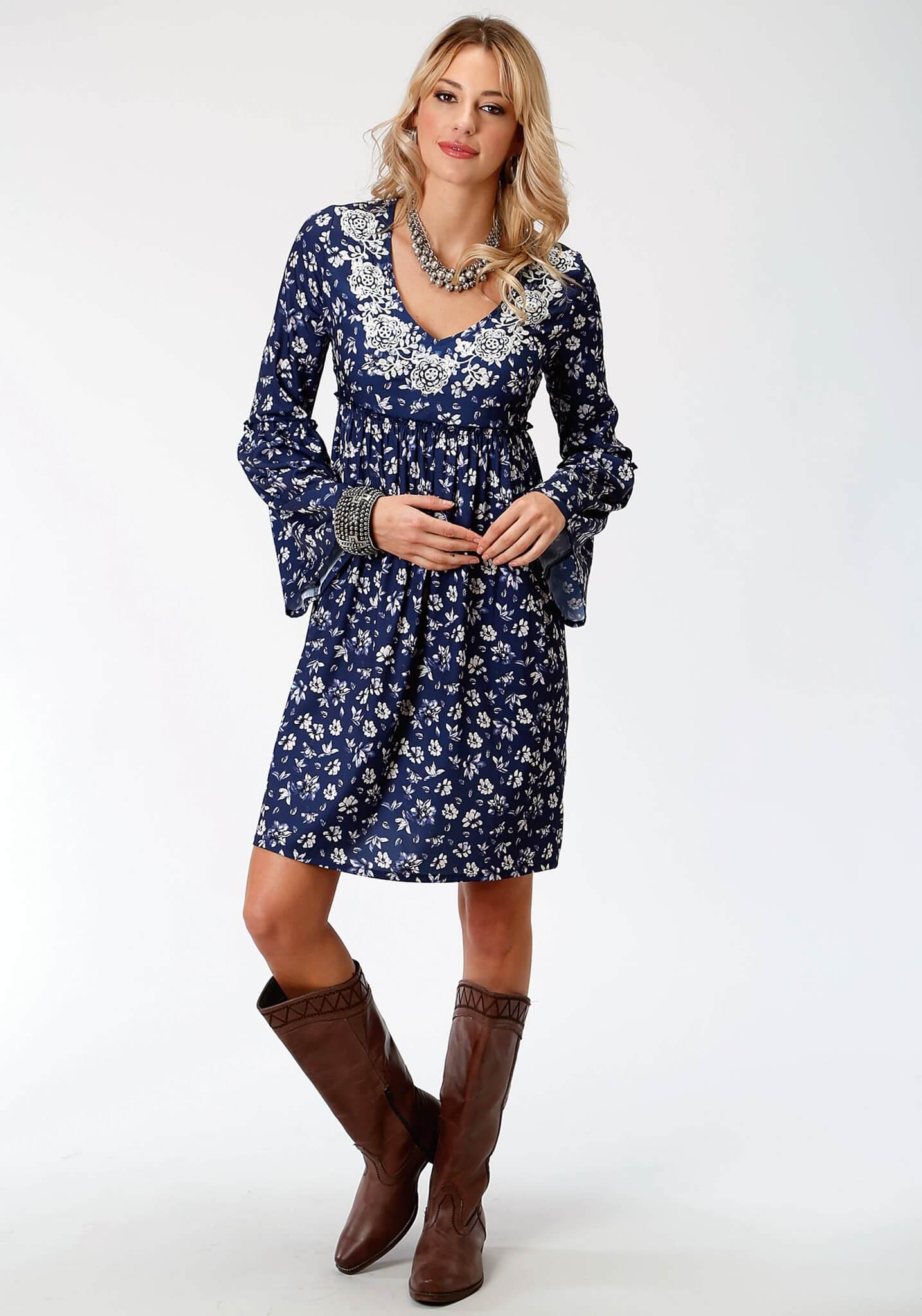 Load image into Gallery viewer, Women&amp;#39;s Roper Blue Floral Print Long Sleeve Dress
