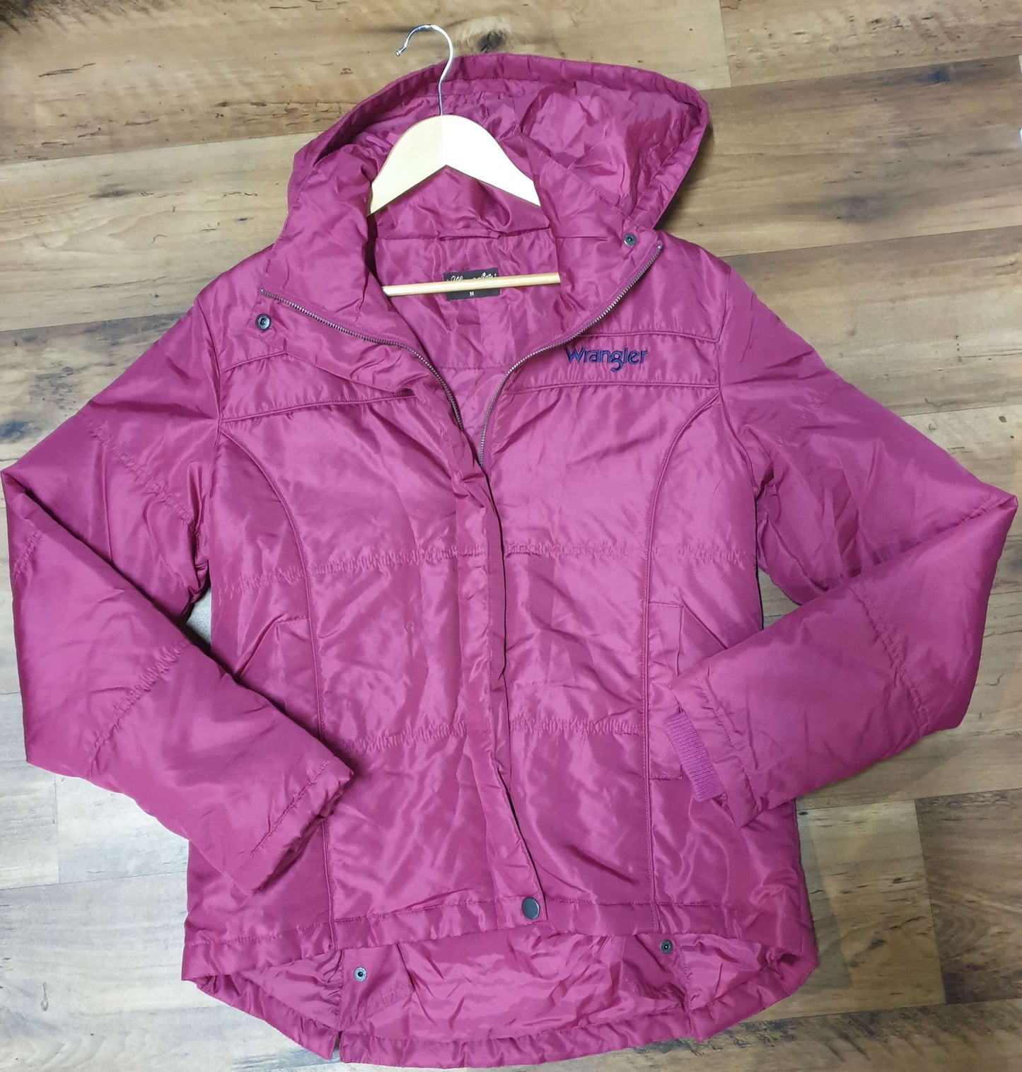 Load image into Gallery viewer, Women&amp;#39;s Wrangler Dottie Performance Jacket Berry
