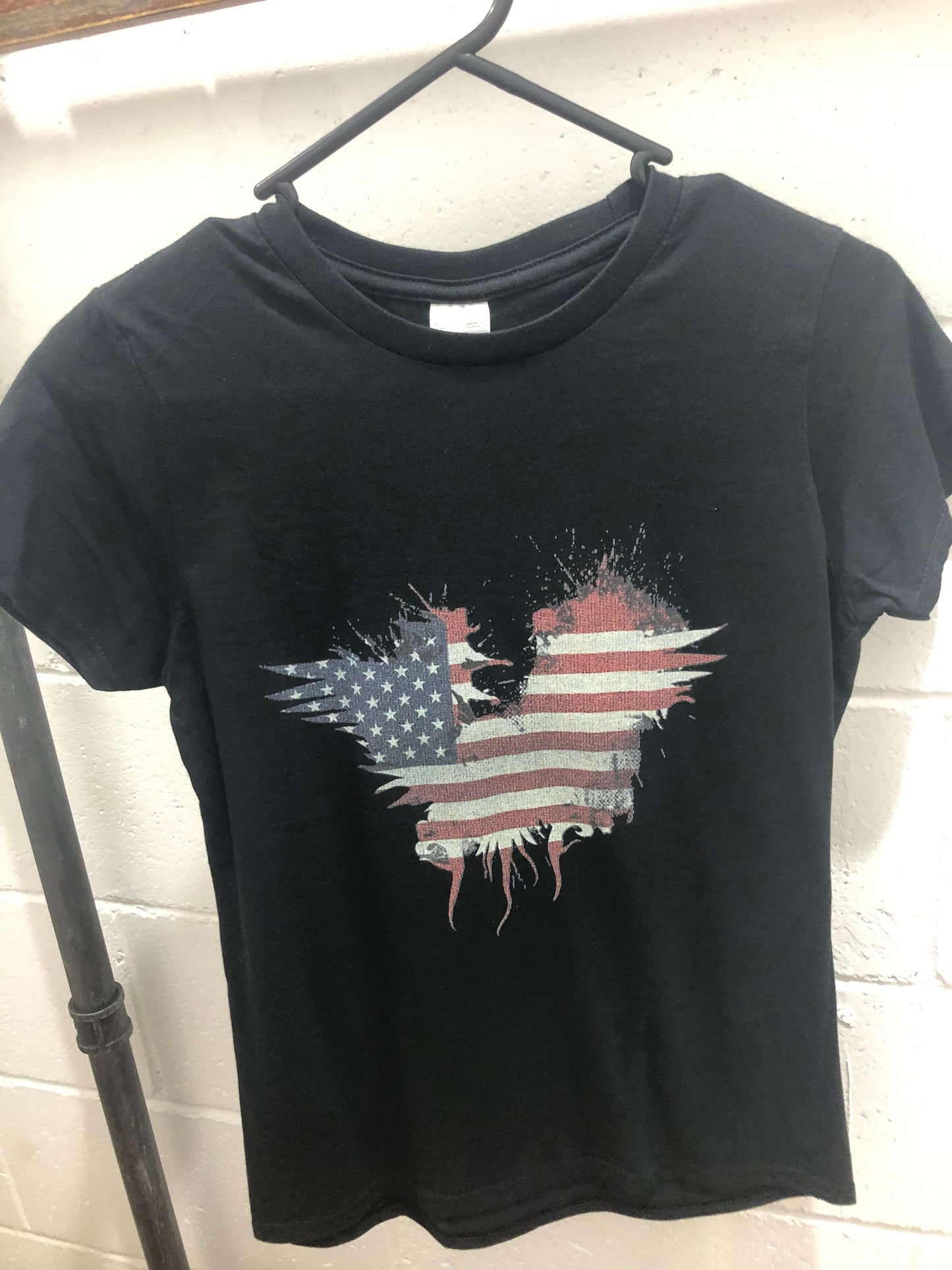 Load image into Gallery viewer, Women&amp;#39;s American Flag Graphic Tee Shirt

