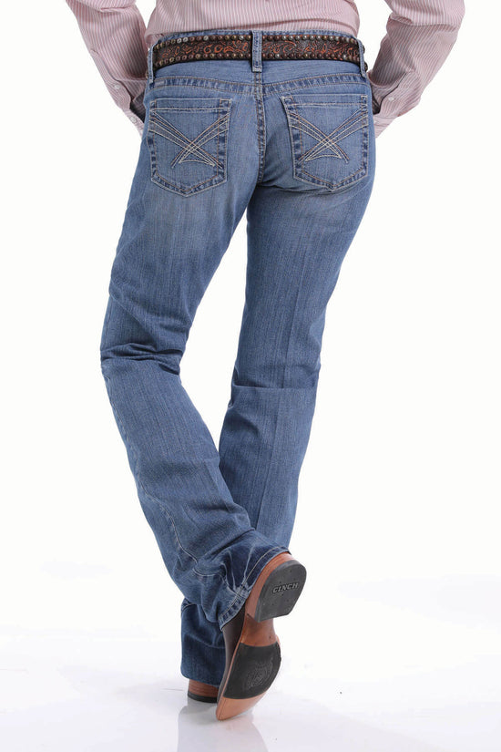 Load image into Gallery viewer, Women&amp;#39;s Cinch Ada Relaxed Fit Light Stonewash Jeans
